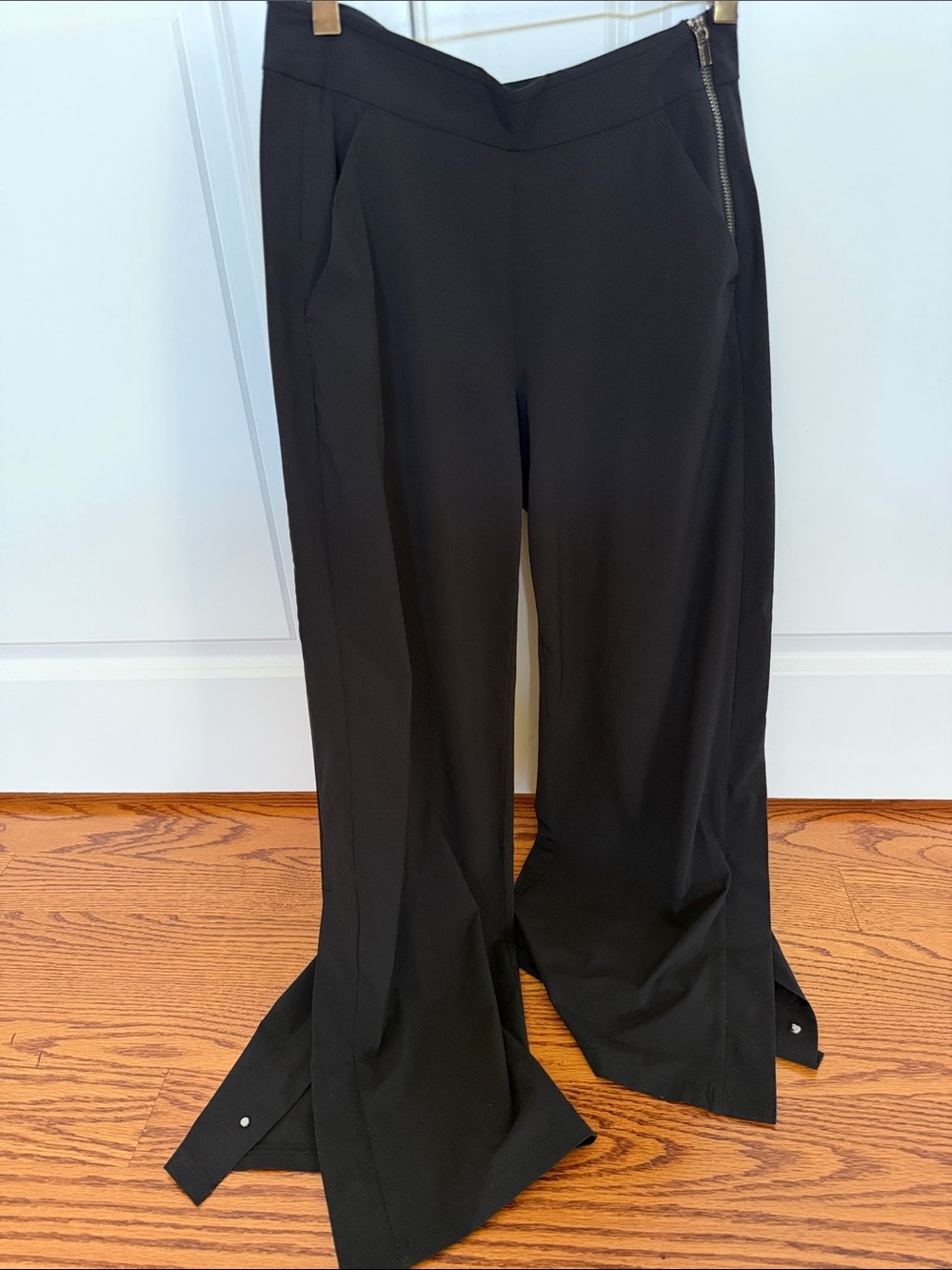 Athleta Black athleisure pants, side snaps, wide leg. 0 Great condition